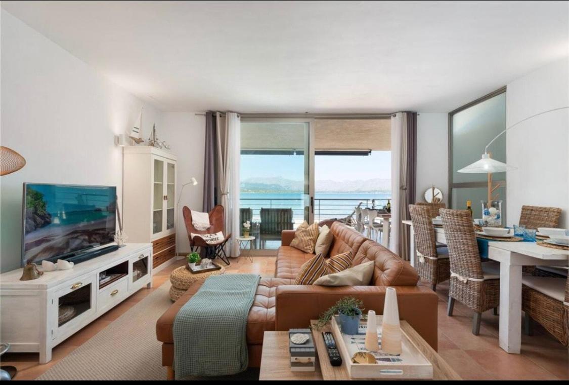 Cas Carbon3r-stunning Ground Floor In Front Of The Sea Apartment