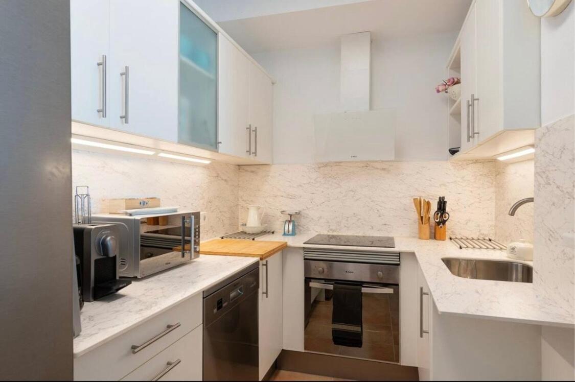 Cas Carbon3r-stunning Ground Floor In Front Of The Sea Apartment